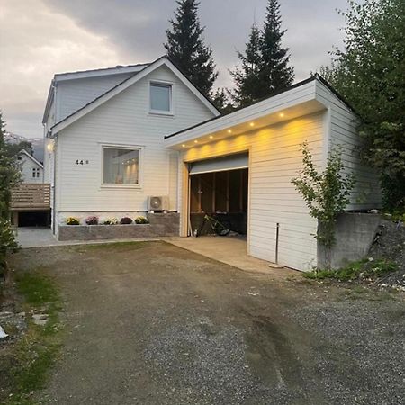 Et Fint Og Stort Enebolig Sentralt I Voss! Villa Buitenkant foto